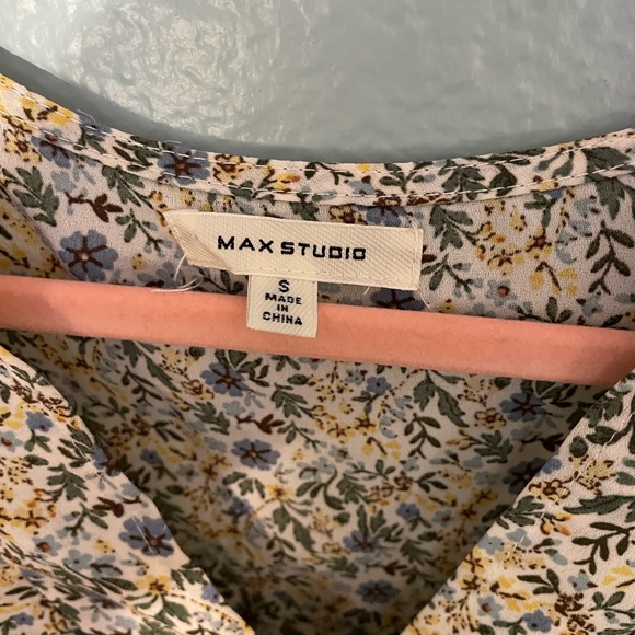 Small Floral Blouse - Picture 2 of 4